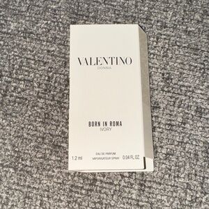 Valentino Donna Born in Roma Ivory Sample